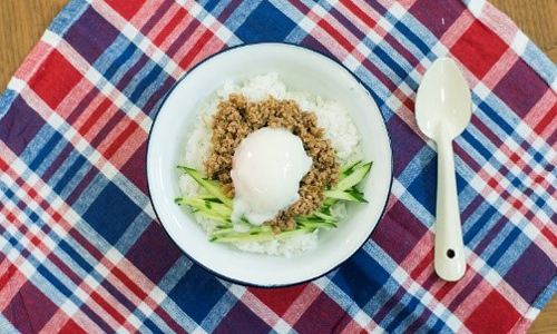 レンチン肉味噌のせごはん